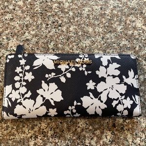Michael Kors Wallet 💕